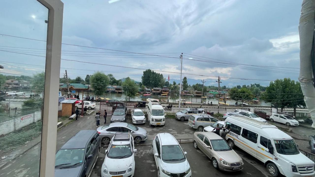 Hotel Senorita Srinagar  Exterior photo