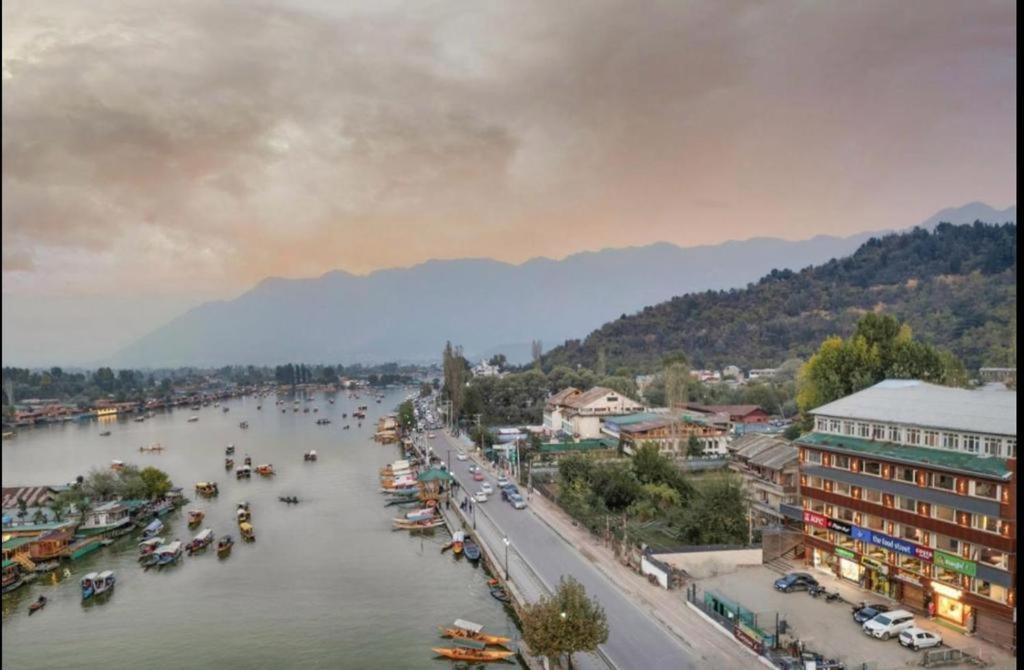 Hotel Senorita Srinagar  Exterior photo